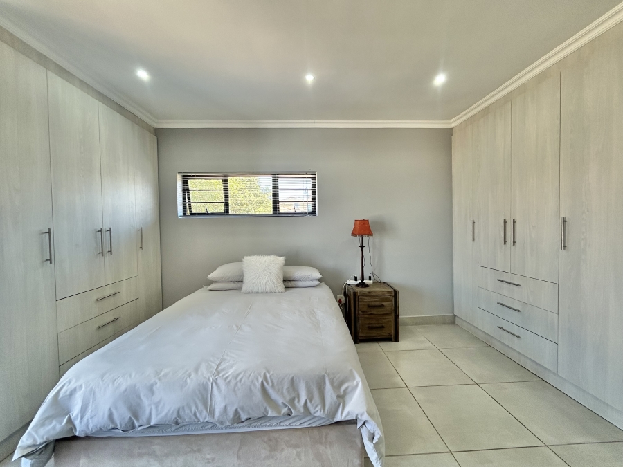 4 Bedroom Property for Sale in Wavecrest Eastern Cape